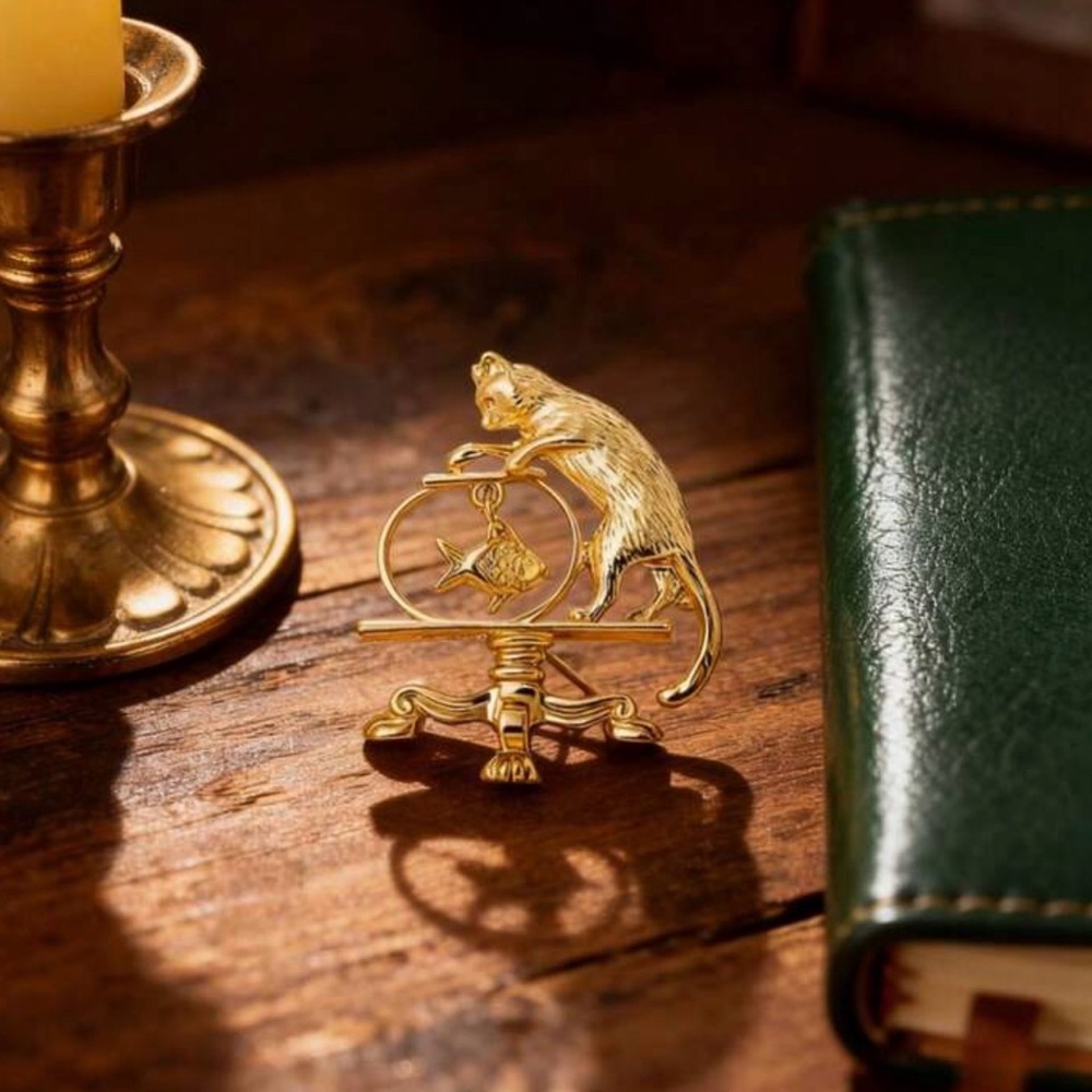Cat & Fish Brooch Gold kitten pin jewelry goldfish fishbowl Victorian retro bag - Picture 3 of 16